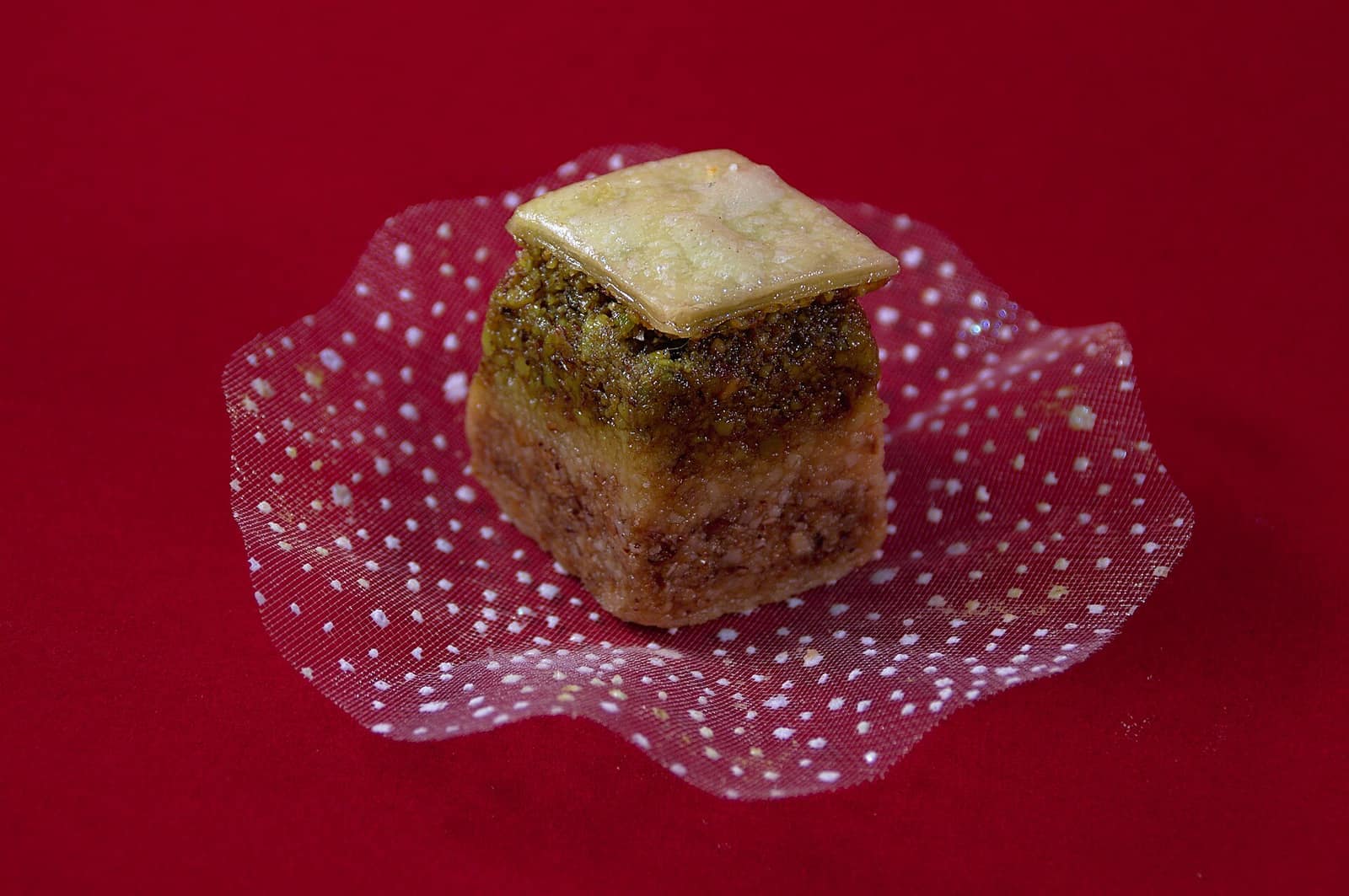 Assortiment de pâtisseries tunisiennes aux amandes et au miel