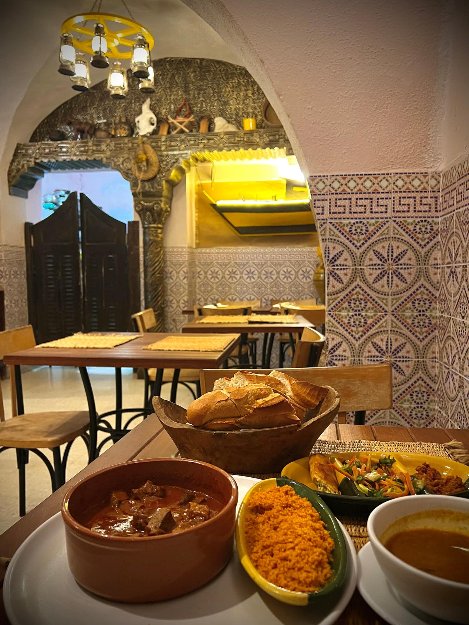 Façade d'un restaurant dans une ruelle de la médina de Sousse